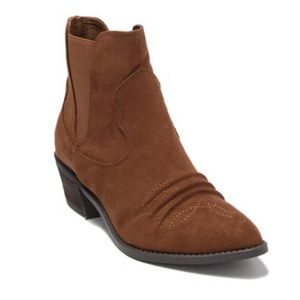 Faux Suede Western Inspired Pullon Boots